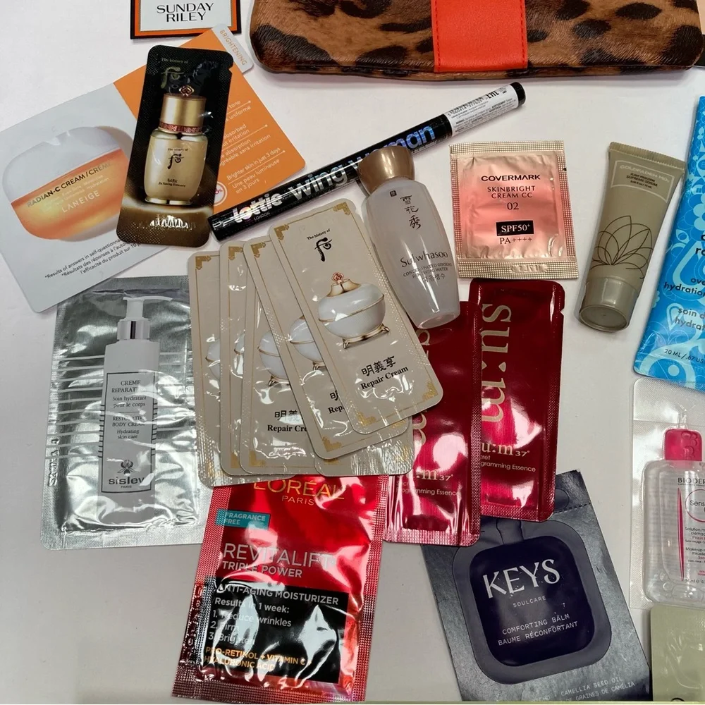 Ipsy cosmetic bag with samples